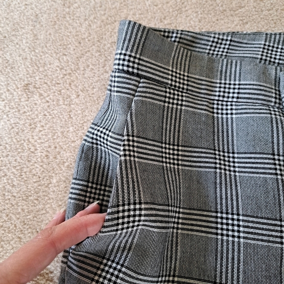 Zara Cropped Kick Flare Pants Plaid Women's Size 8 Black Grey White Wide Leg - Picture 3 of 11